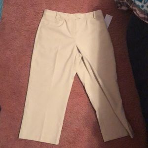 Women’s golf capris